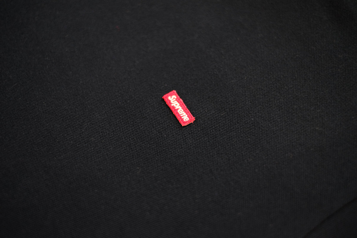 Supreme logo outlet small